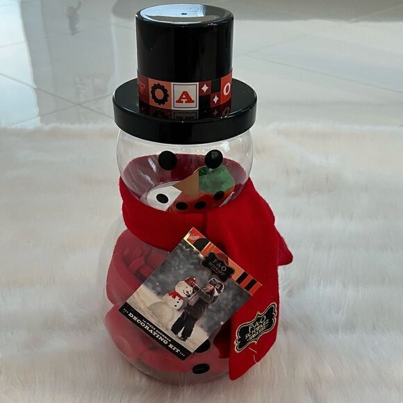 FAO Schwarz 14 piece Snowman Decorating Kit - Picture 1 of 6